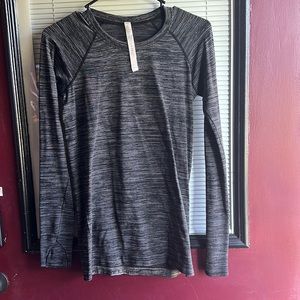 Lululemon Swifty  long sleeve size 6